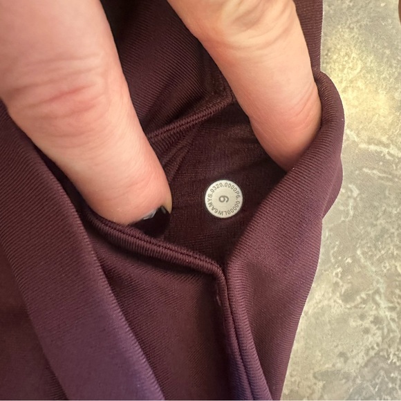 EUC Lululemon All the Right Places Plum leggings size 6 - Picture 2 of 2